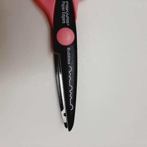 ๐4 for $20๐ Fiskars BUBBLES Paper Edger Scissors Decorative Edge - Picture 3 of 4